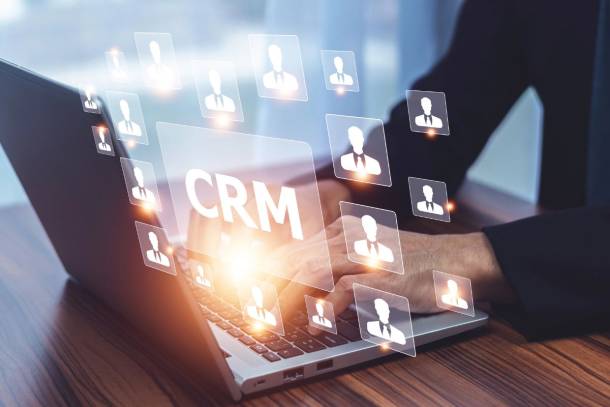 illustration of a crm connecting different contacts